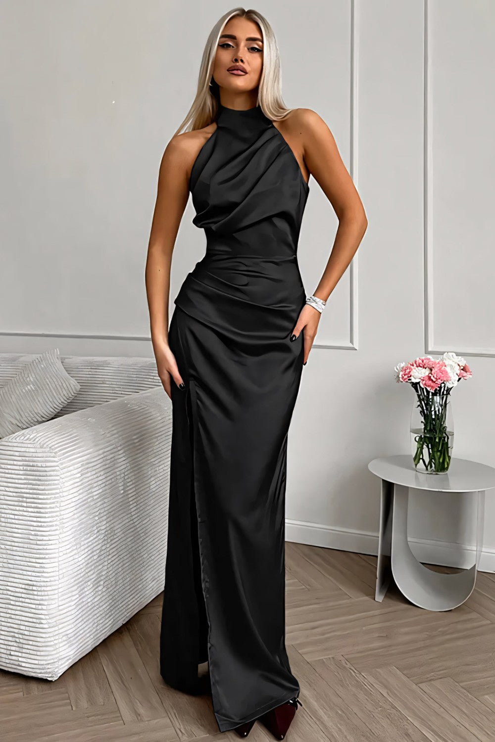 Elara™ | Elegant Sleeveless Halter Dress